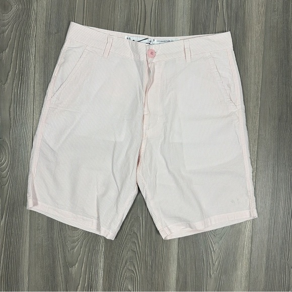 NWT US Vintage by Exist Men’s Pink White Seersucker Shorts Size S Summer Preppy - Picture 1 of 4